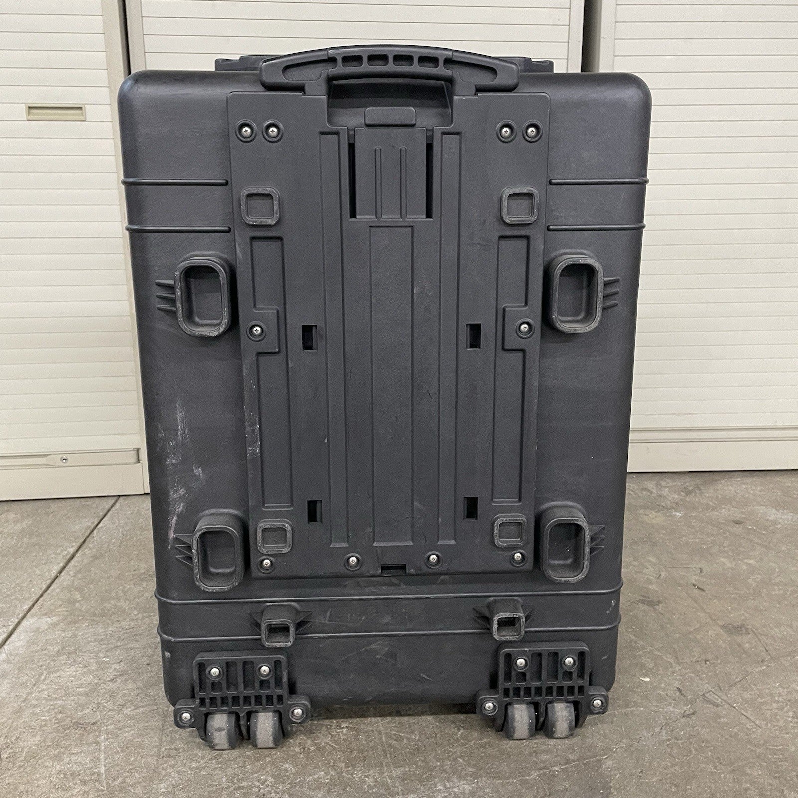 Pelican 1630 Wheeled Protector Hard Case With Foam2