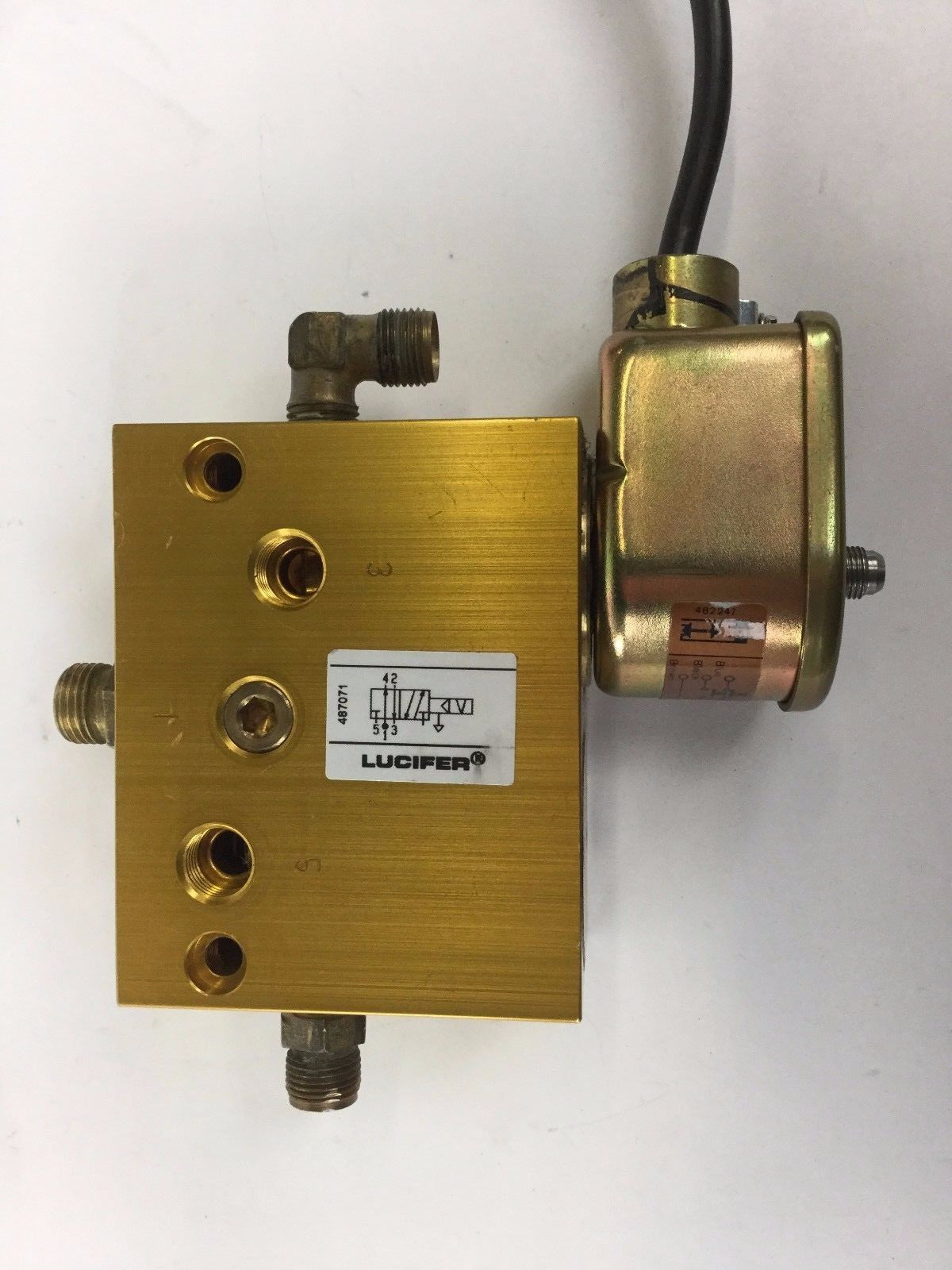 PARKER LUCIFER 345B04 488163N9 250 V= Directional Valve