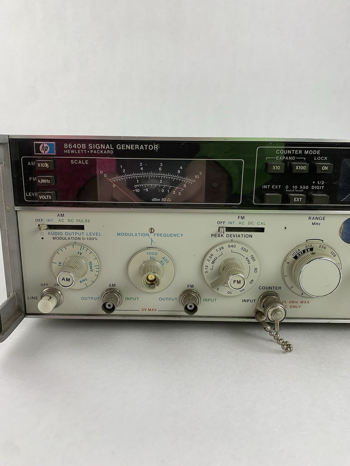 HP Hewlett-Packard 8640B Signal Generator - Power Tested