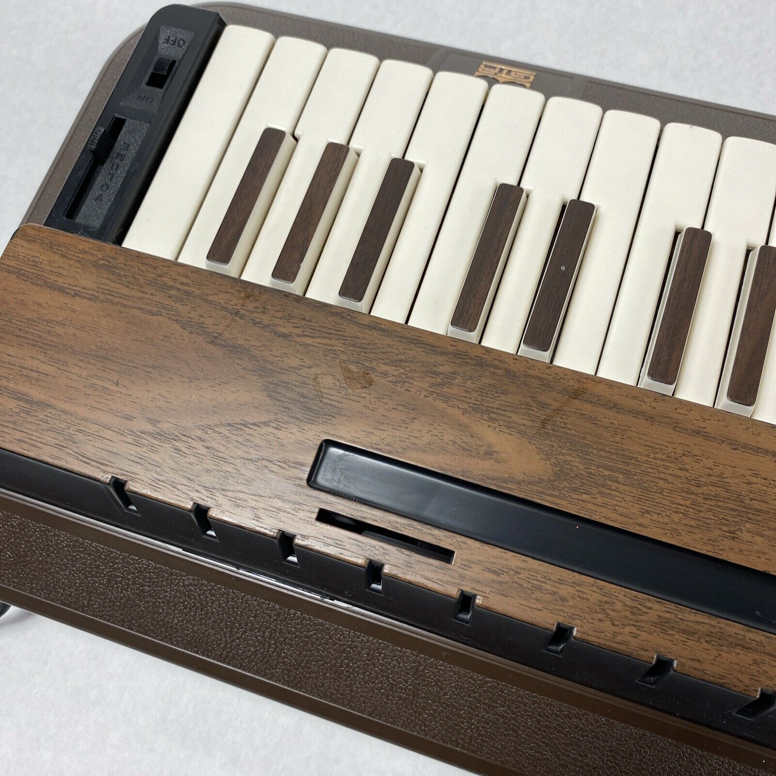 Vintage GTR 3751 16 Chord 3 Octave Electric Organ