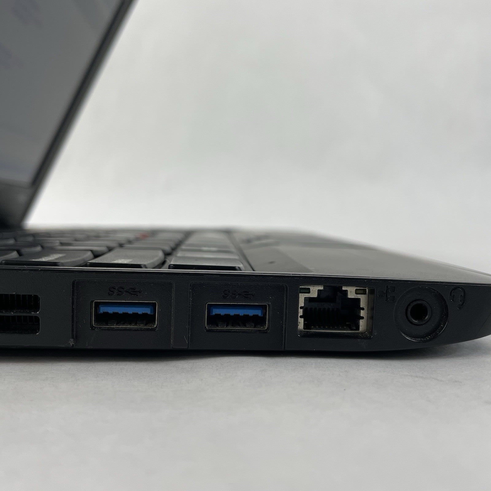 Lenovo ThinkPad X140e 11.6" AMD A4-5000 1.50 GHz 4 GB RAM No SSD/OS/AC5