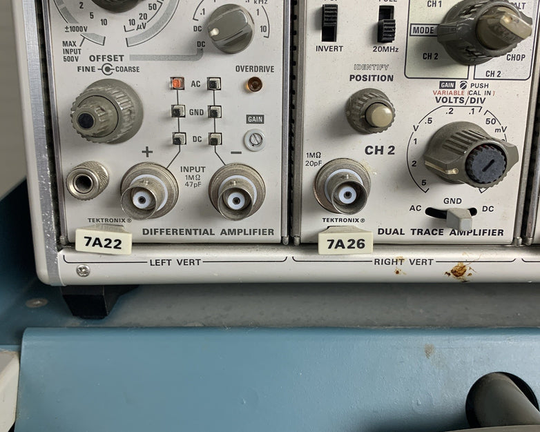 Tektronix 7904 Oscilloscope W/ 7A22 7A26 7B85 7B53A Module Cards and 204-2 Cart