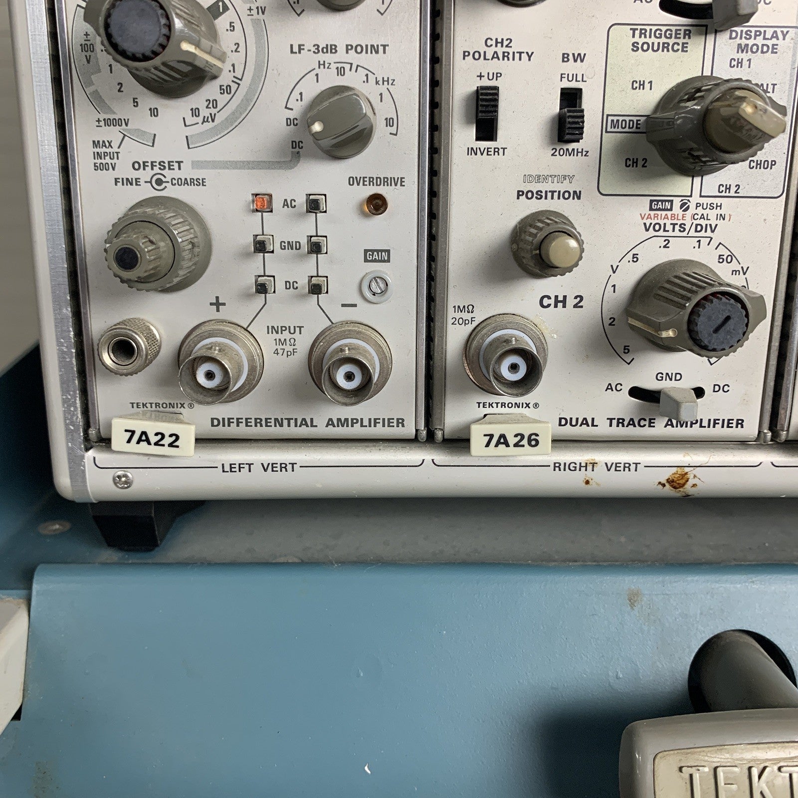 Tektronix 7904 Oscilloscope W/ 7A22 7A26 7B85 7B53A Module Cards and 204-2 Cart