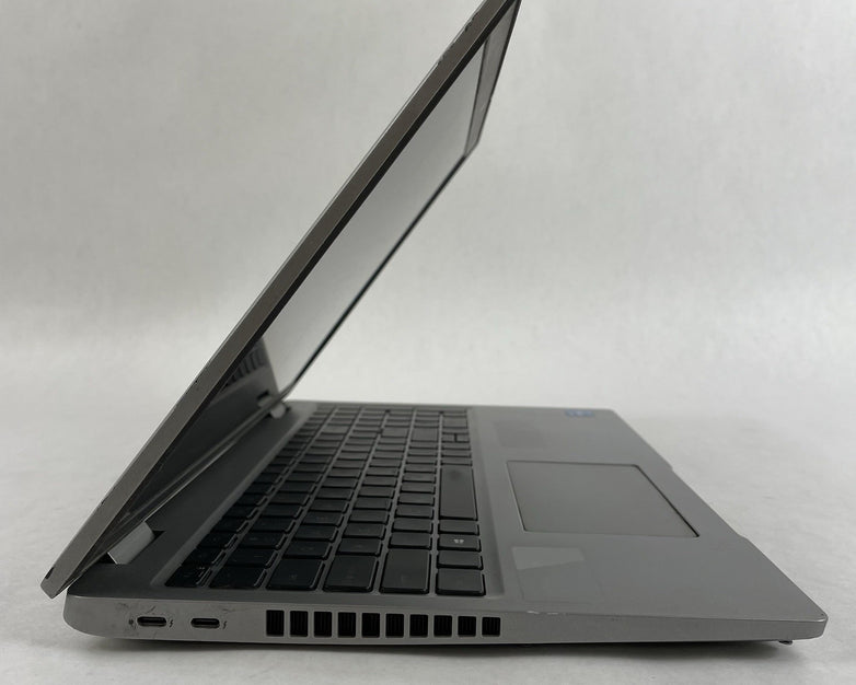 Dell Latitude 5520 15.6" i5-1135G7 1.40 GHz 8 GB RAM No SSD/OS/AC - Bad Paint