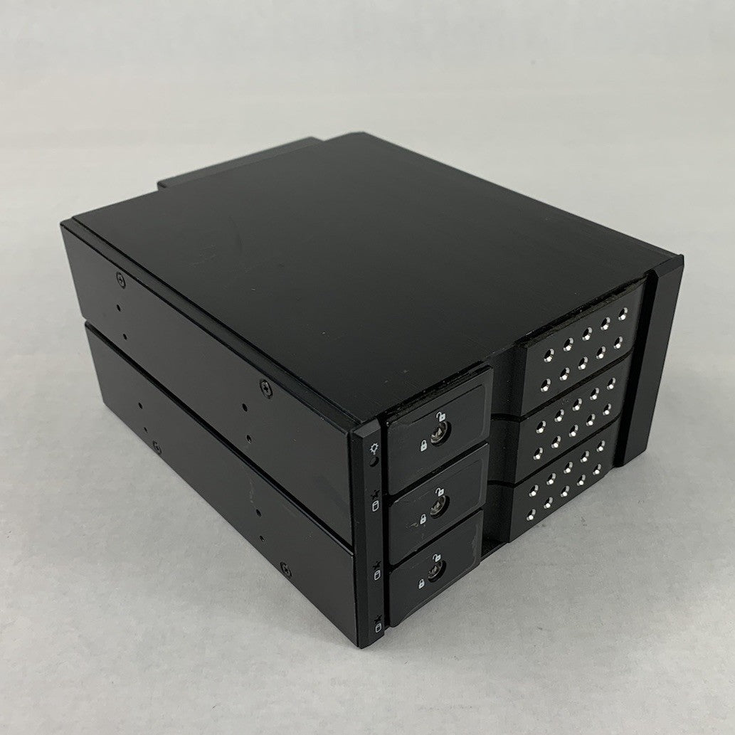 iStarUSA BPN-DE2300SS-Black 3 Tray HDD Black Hot-Swap Rack