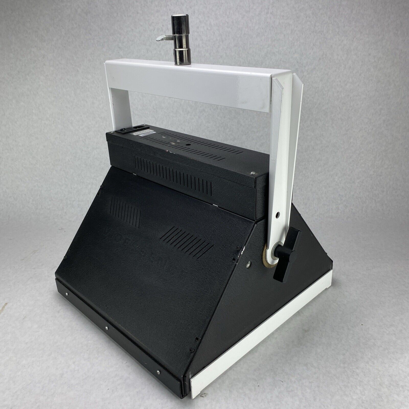 VIDESSENCE AA311471 16"X16" Studio Light with Honeycomb Grid and Grid Clamp
