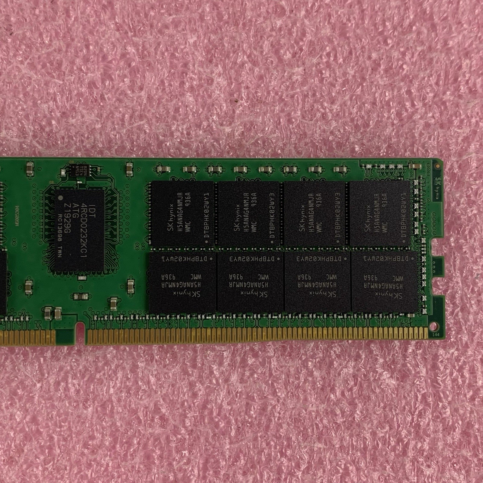 SK Hynix HMAA8GR7MJR4N-WM 64 GB PC4-23400 DDR4-2933MHz 2Rx4 Server Memory RAM3