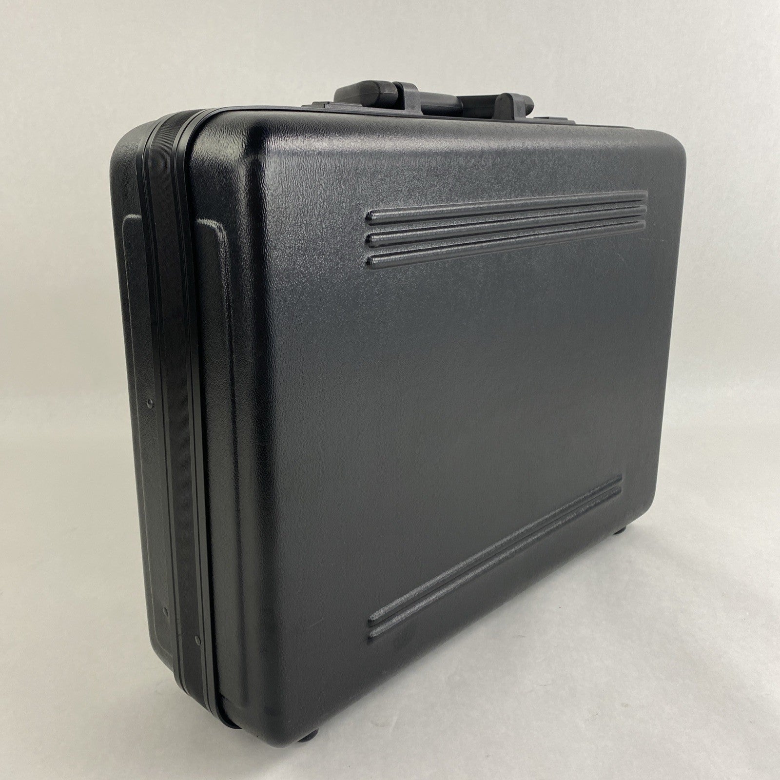 Unbranded Hardshell Breif Case 2 Keys 17.5"L  5.5"W 14"H2