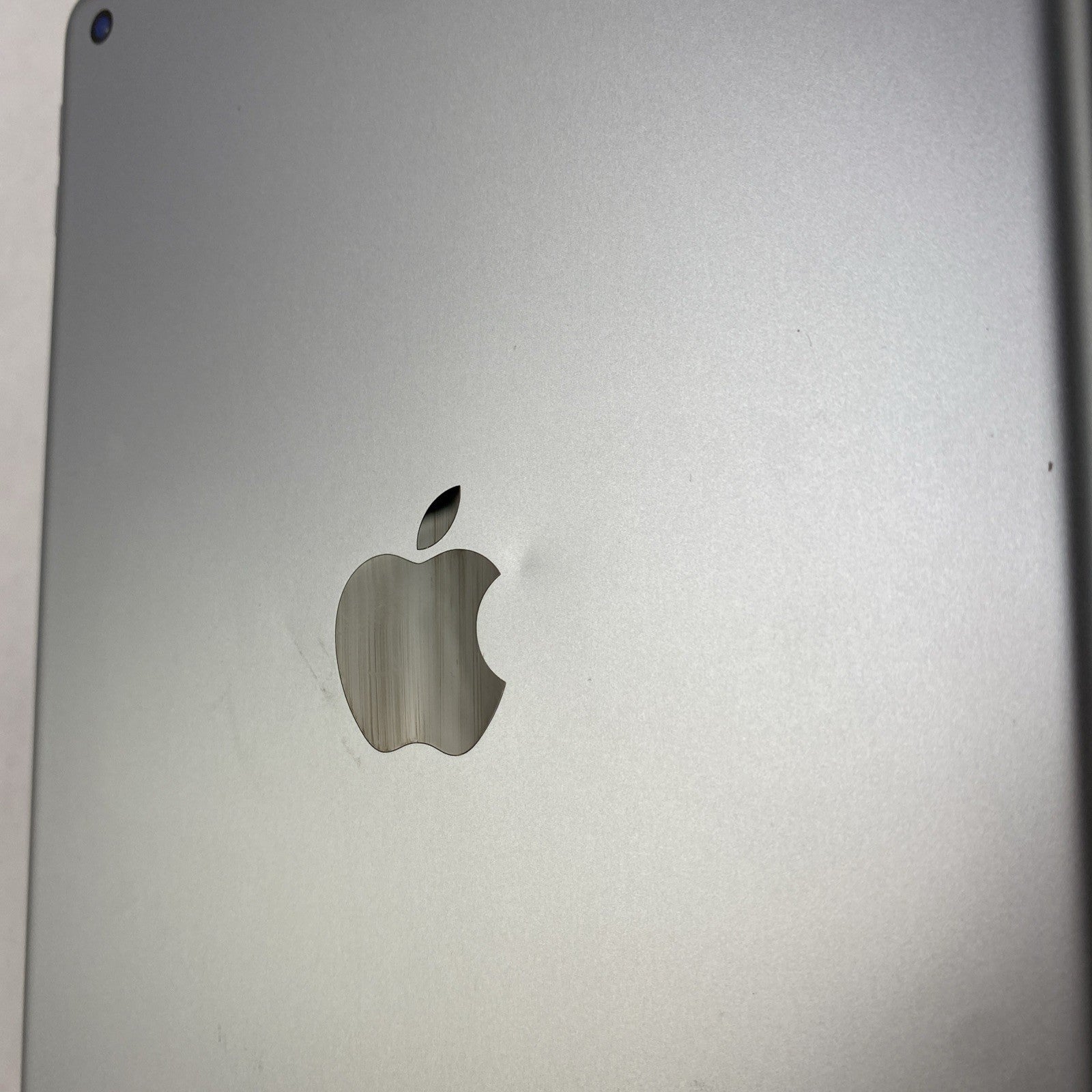Apple iPad 6th Gen A1893 32GB 9.7" Retina Wi-Fi Space Gray IOS 17.7.1012