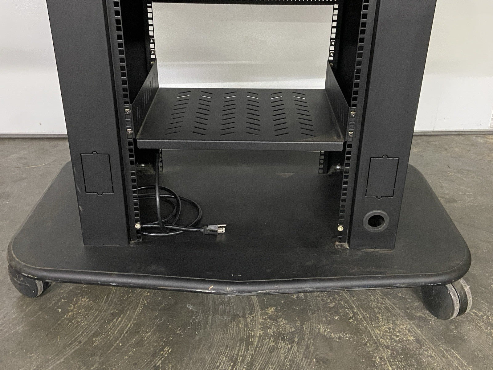 Avtech GM-350S Conferencing Cart W/Rackmount ETA Systems ETAS15L 15A Power Unit