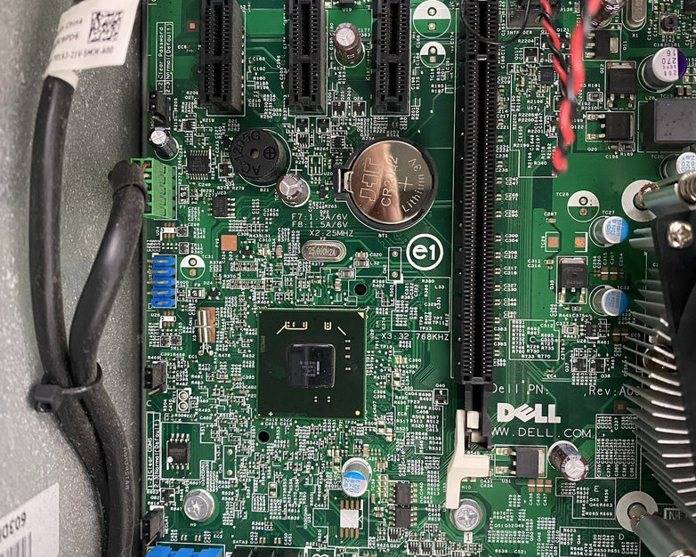 Dell OptiPlex 390 MT Intel Core i3-2120 3.3GHz 1x4GB RAM No HDD No OS