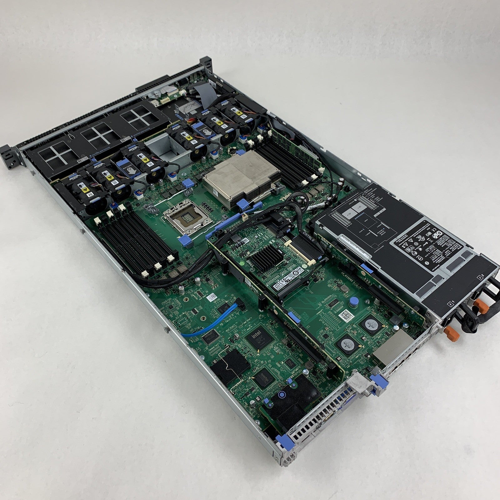 Dell PowerEdge R610 Server 1x Xeon E5520 2.27 GHz 16 GB RAM No HDD No OS