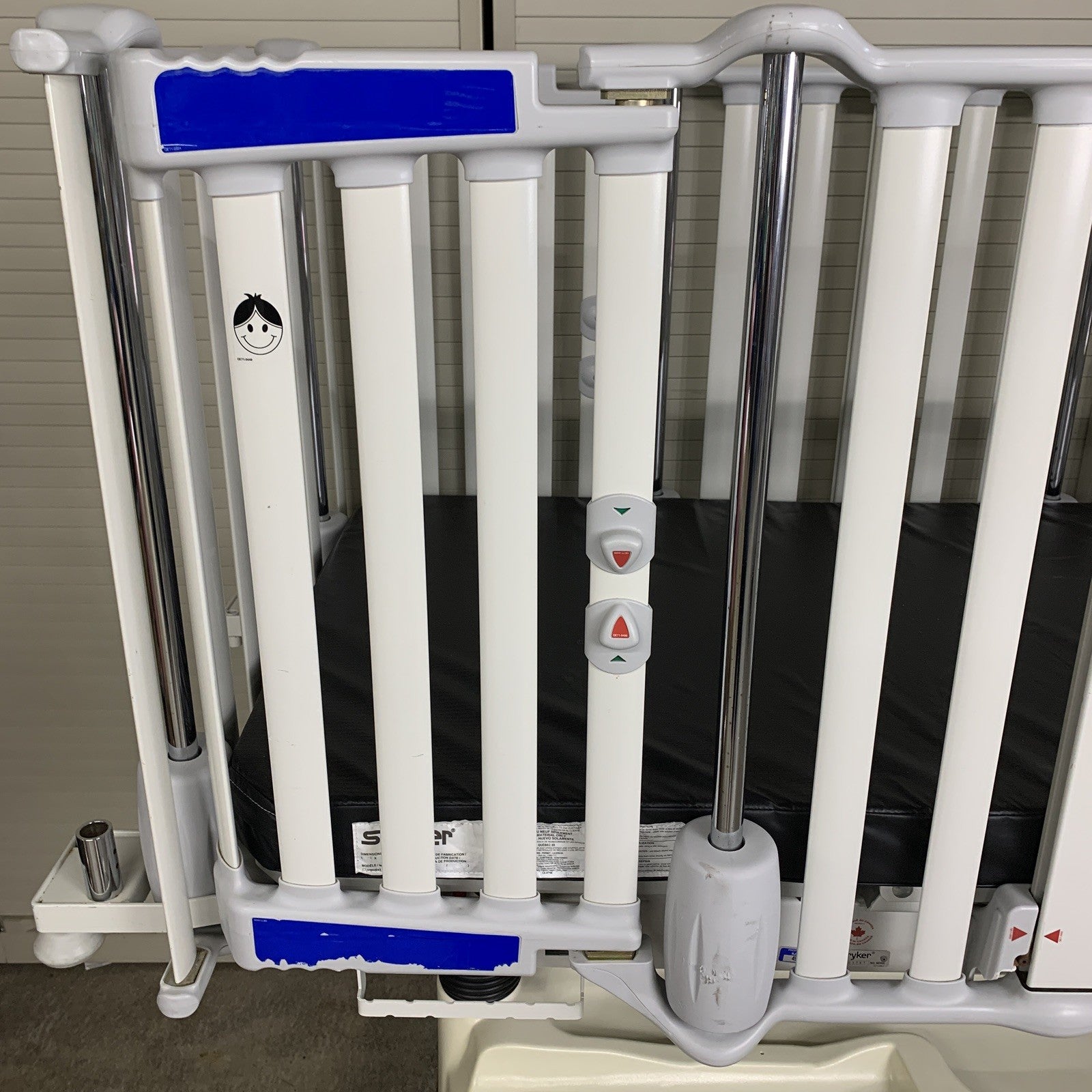 Stryker Cub FL19H Pediatric Crib with Mattress No Handles on Doors No Scale