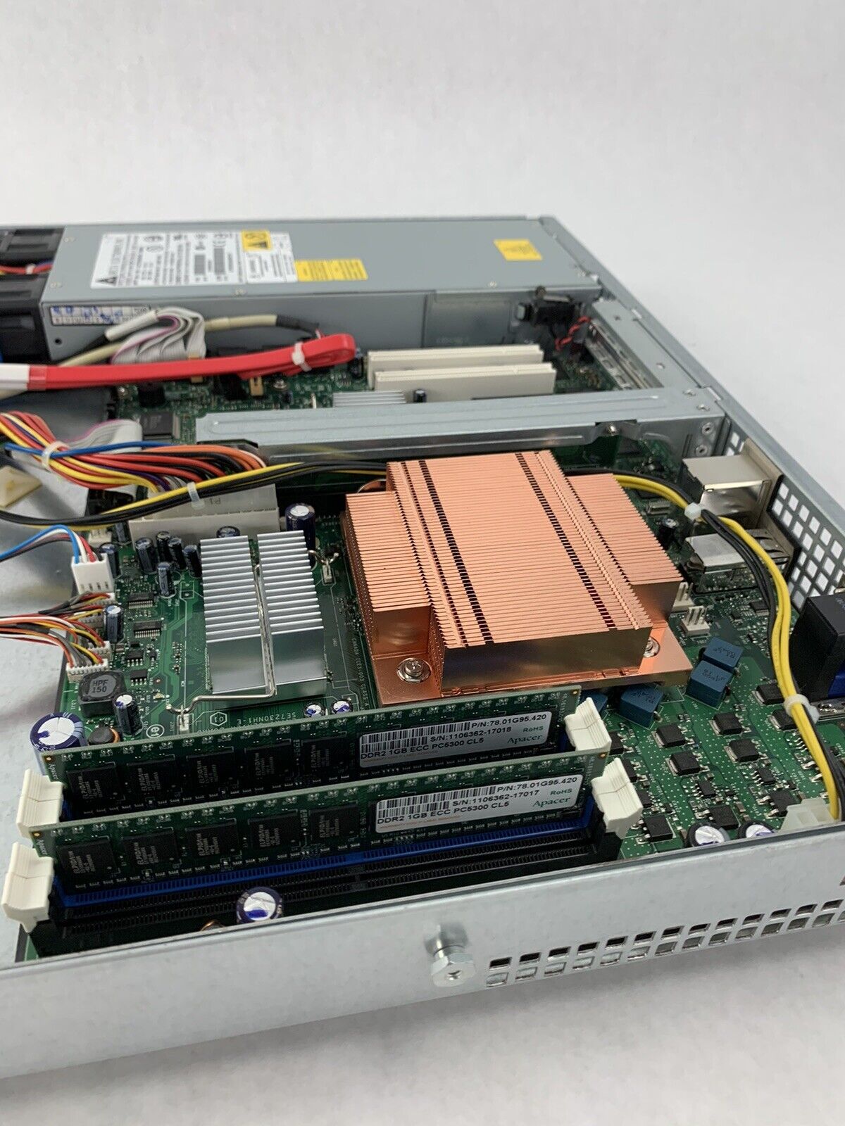 Intel Server System SR1475NH1 Pentium D 3.4 GHz  2 GB Ram No OSS No HDD
