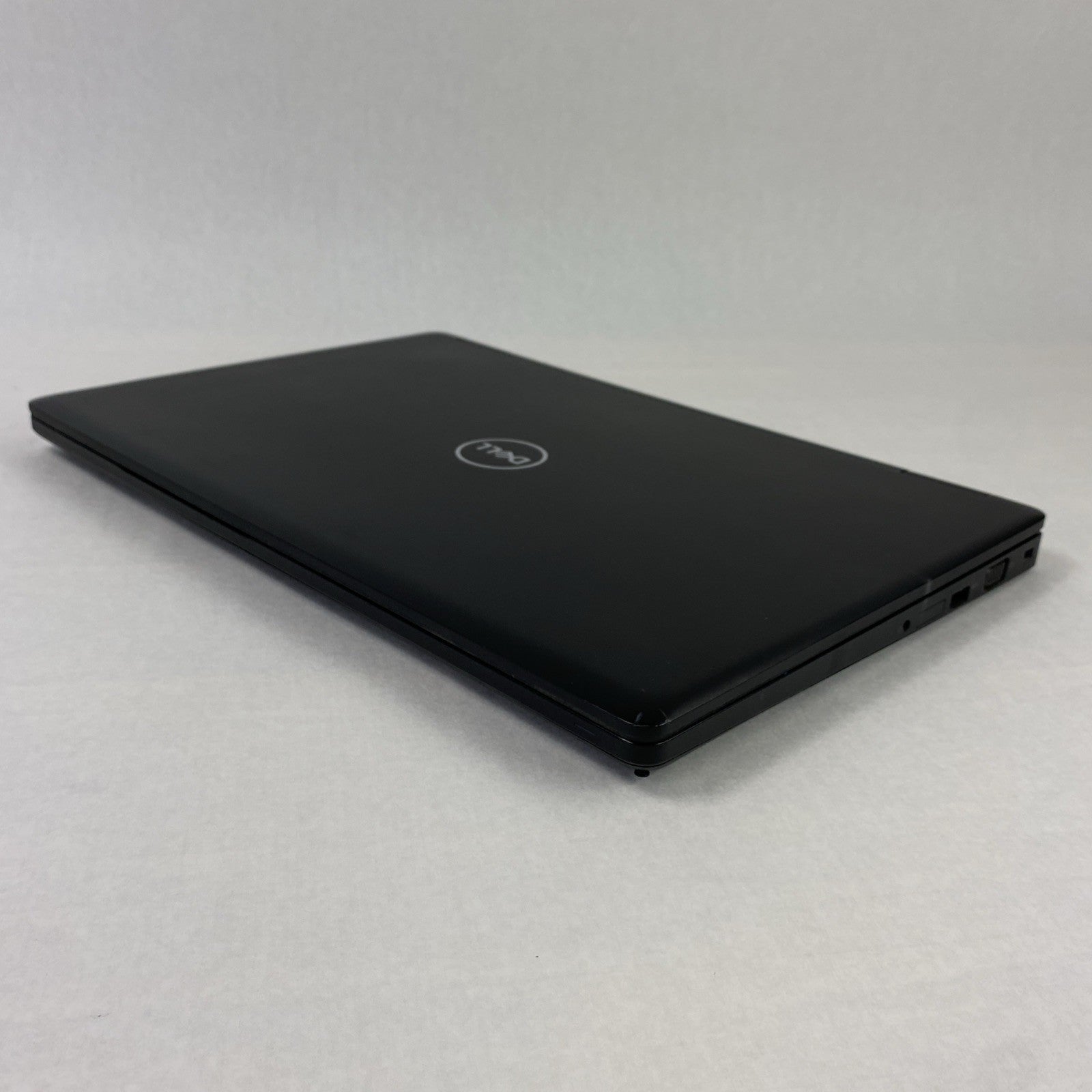 Dell Latitude 5590 Core i5-7300U 2.60 GHz 8 GB RAM 15.6" No Battery No HDD No OS
