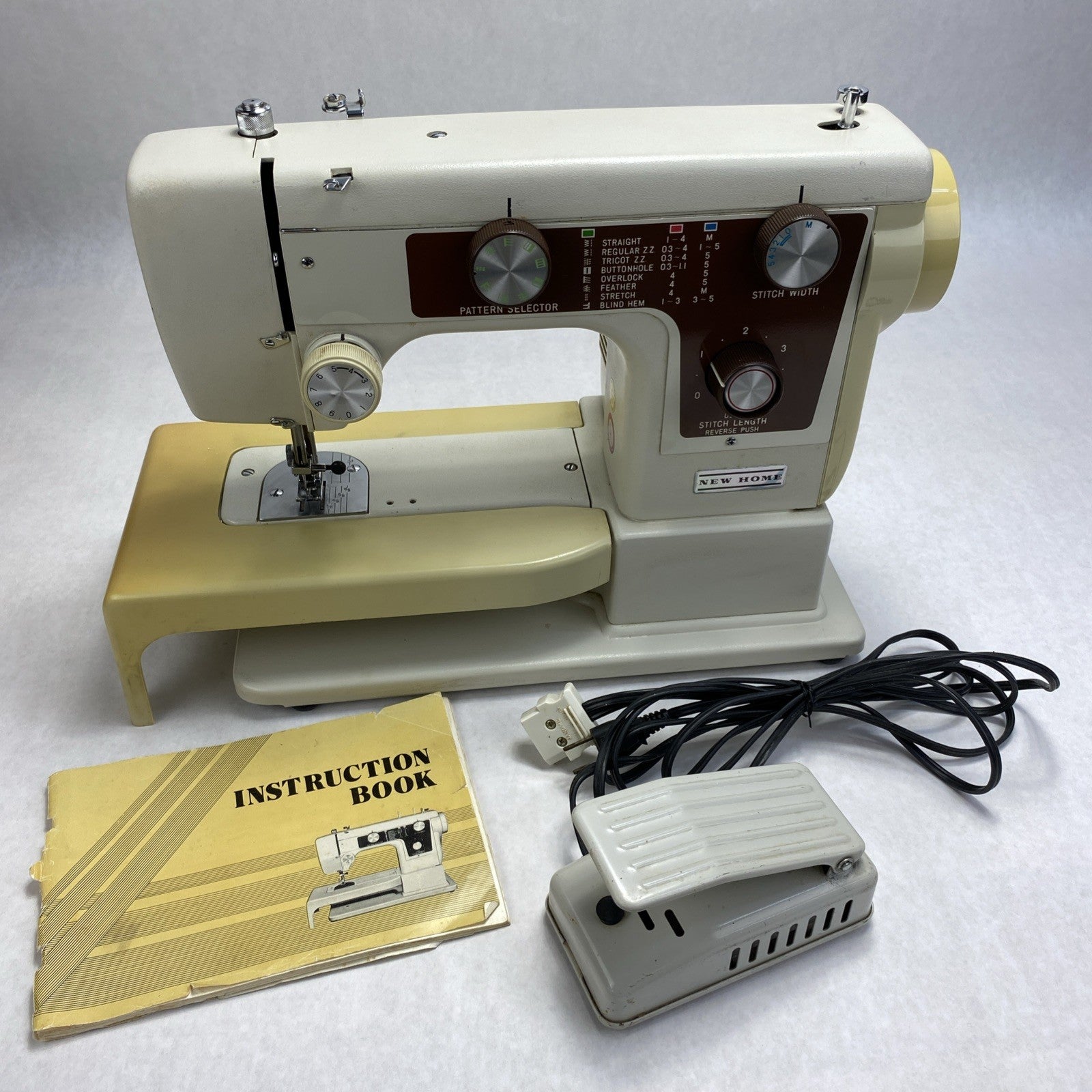 Vintage Janome New Home Model 640 Sewing Machine - Pedal and Manual With Case17