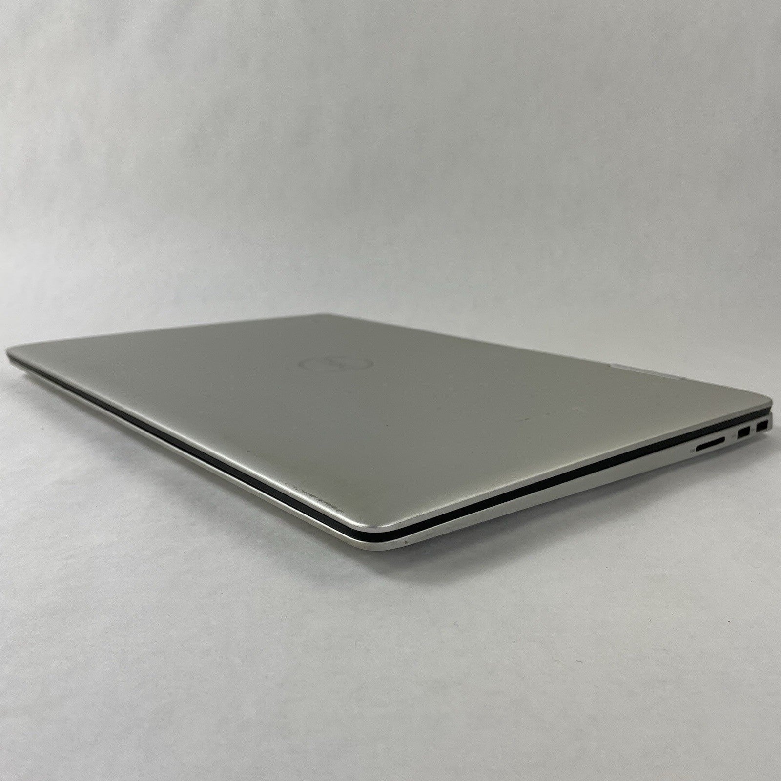 Dell Inspiron 7786 17.3" i7-8565U 1.80 GHz 8 GB RAM No SSD/OS/AC NVDIA MX25010