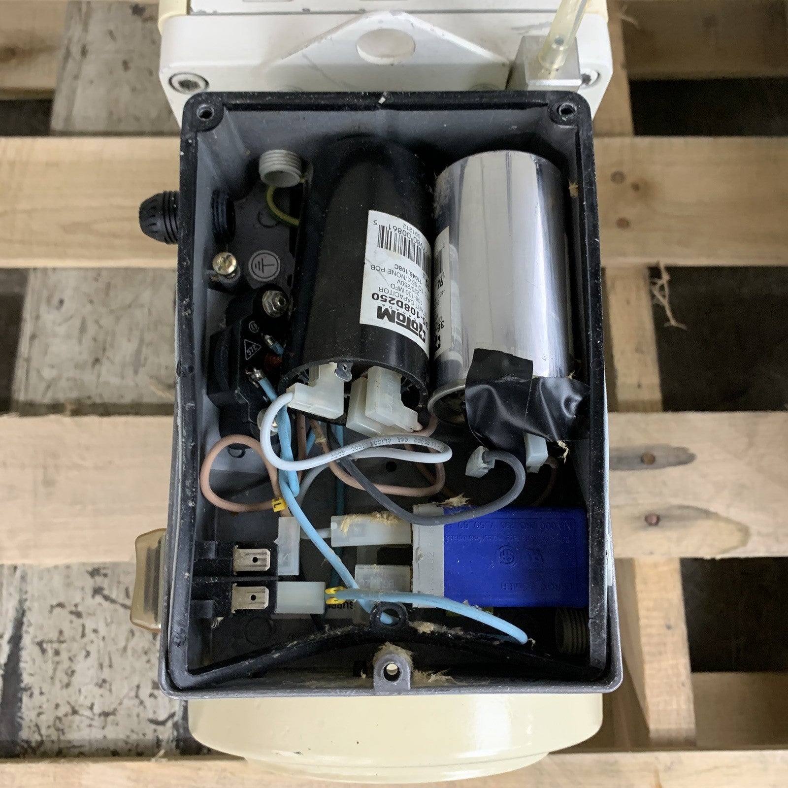 Edwards E2M28 Rotary Vane Vacuum Pump Drained Oil Parts and Repair Lot of 2x