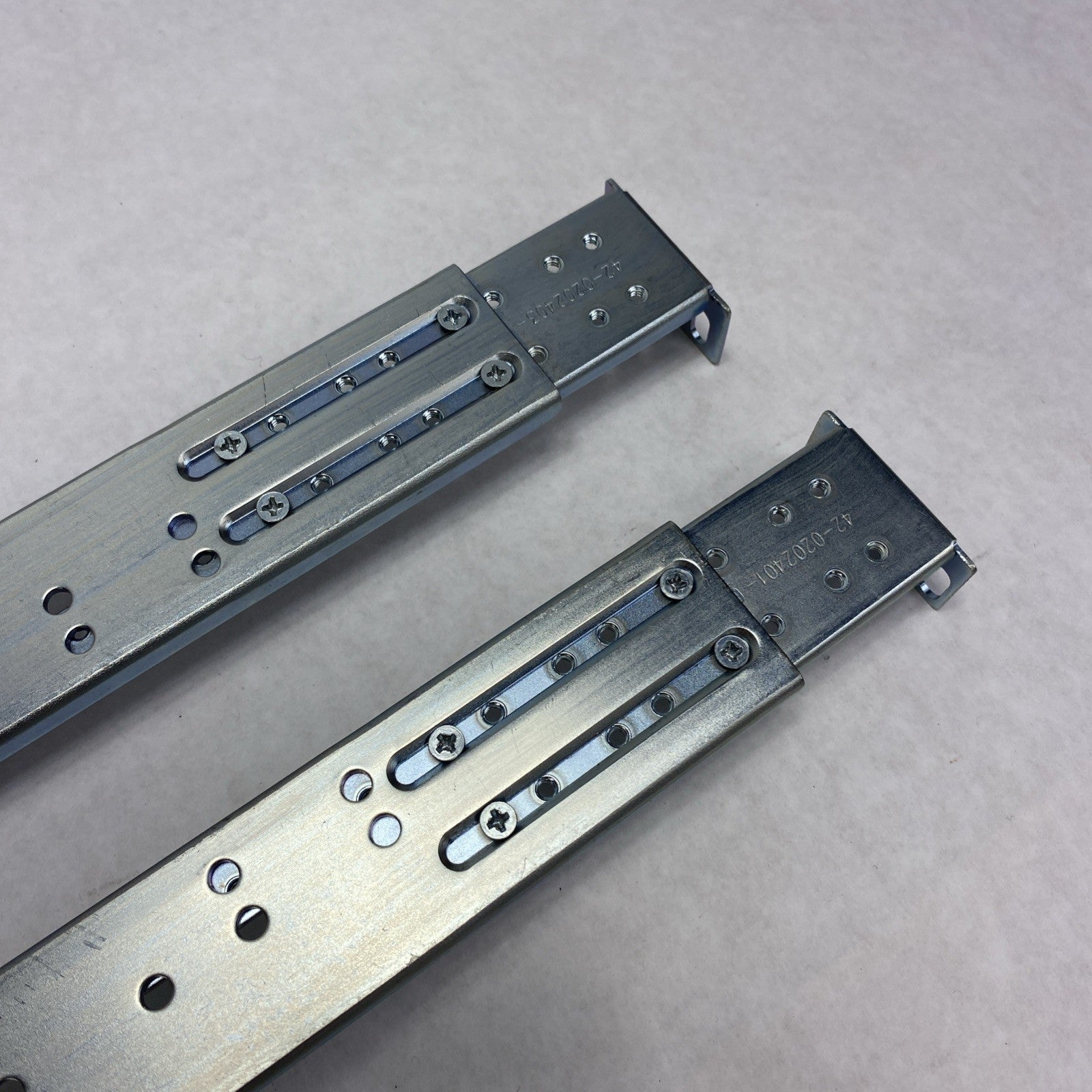 Foxconn/Brocade 42-0202402-01/42-0202400-01 1U Rail Set 5