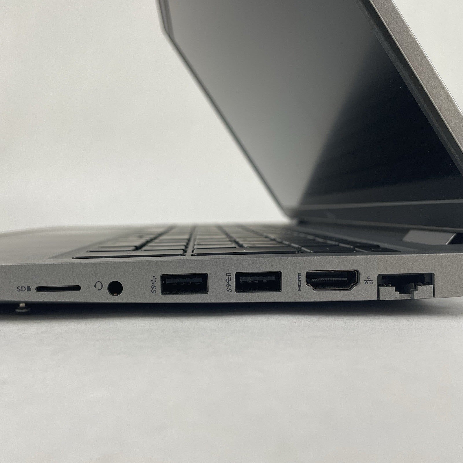 Dell Latitude 5520 15.6" i5-1145G7 2.60GHz 8GB RAM No SSD/OS/AC- Scratched Paint5