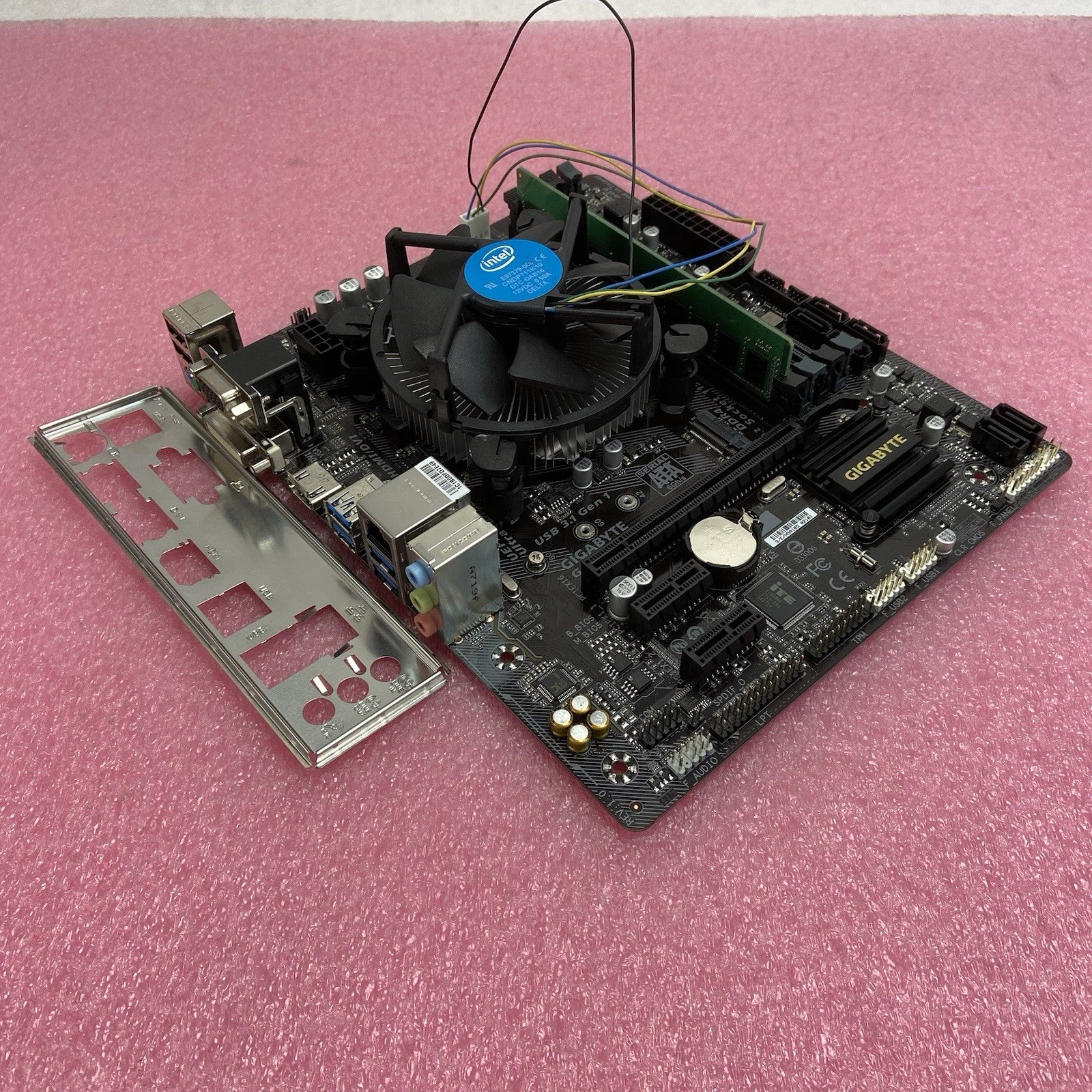 Gigabyte B250M-DS3H Motherboard Intel Core i5-7400 3GHz 4GB RAM w/IO Shield0