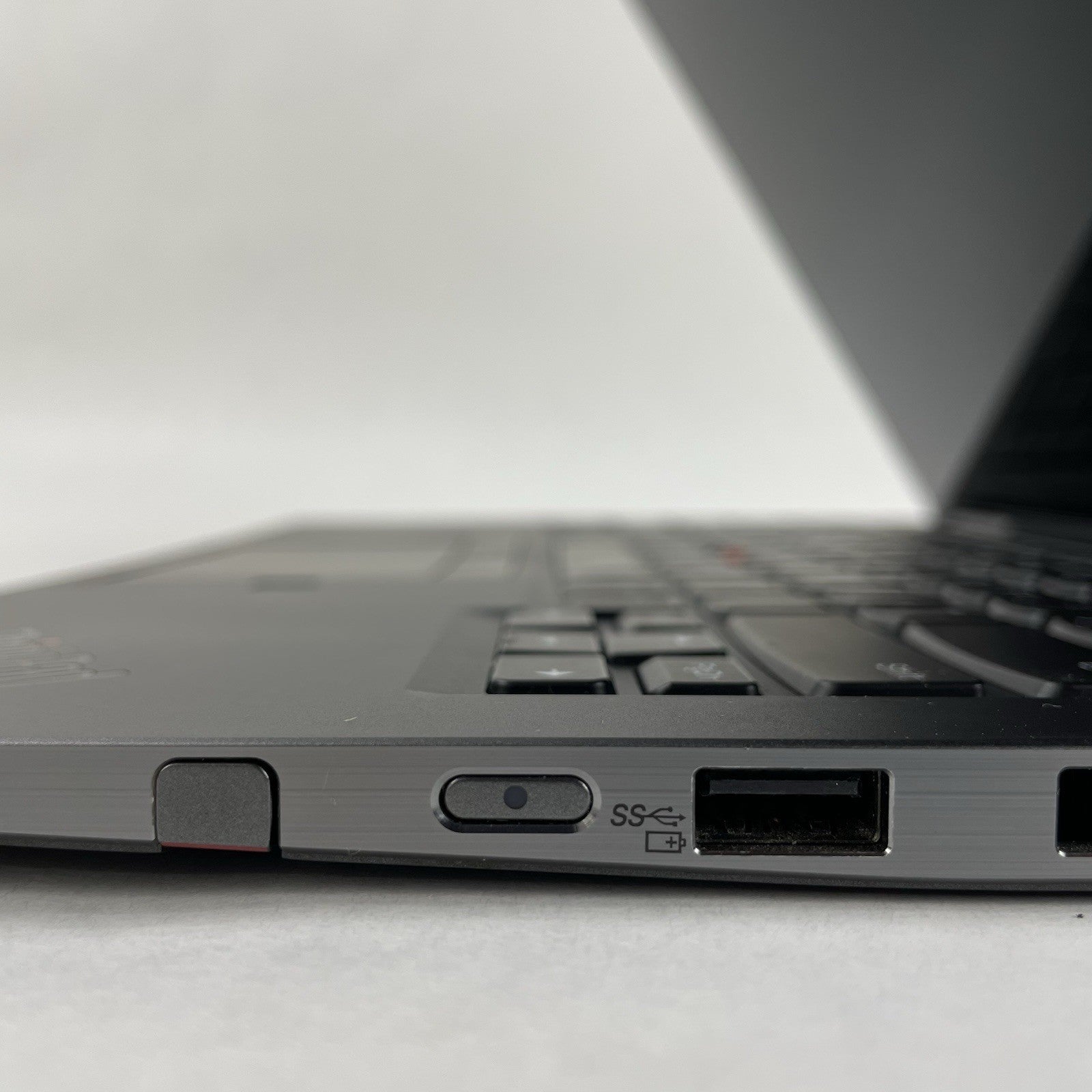 Lenovo ThinkPad X1 Yoga 4Gen 14" i5-8265U 1.60 GHz 16 GB RAM No SSD/OS/AC5