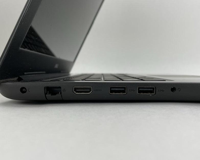 Dell Inspiron 5567 15.6" i5-7200U 2.50 GHz 8 GB RAM No SSD/OS/AC