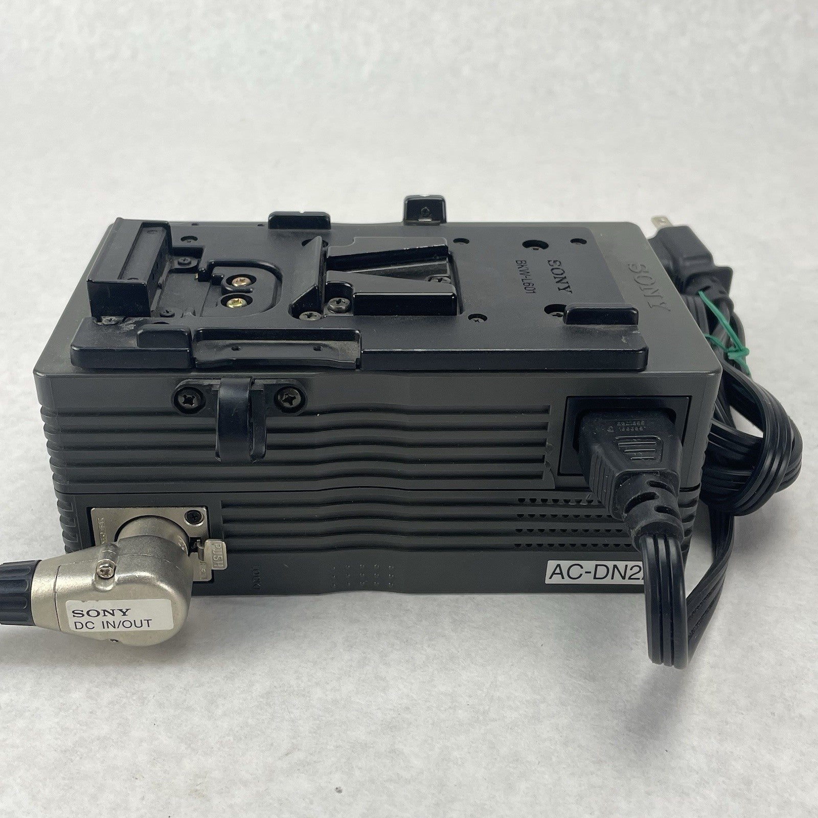 Sony AC-DN2A Ac Adapter Tested6
