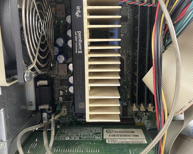 Dell Dimension XPS R400 Intel Pentium II 400 MHz 96 MB No HD No OS