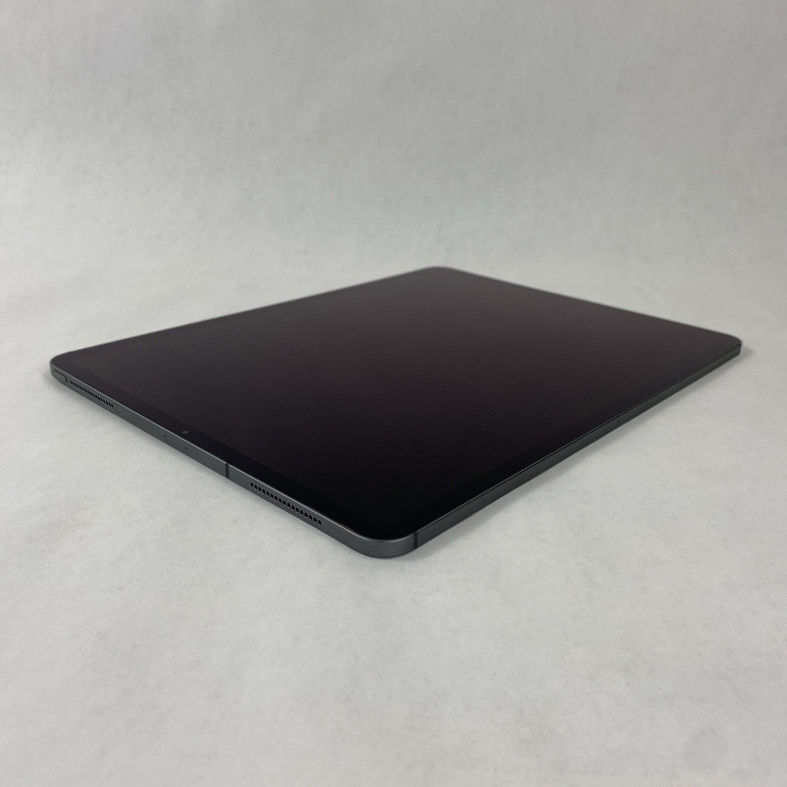 Apple iPad Pro 3rd Gen 12.9" A2014 64 GB Space Gray IOS 26.1