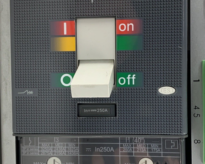 Eaton UCB600V250AB00 Battery Control Box 600VDC 250A w/ ABBSace in250A Breaker