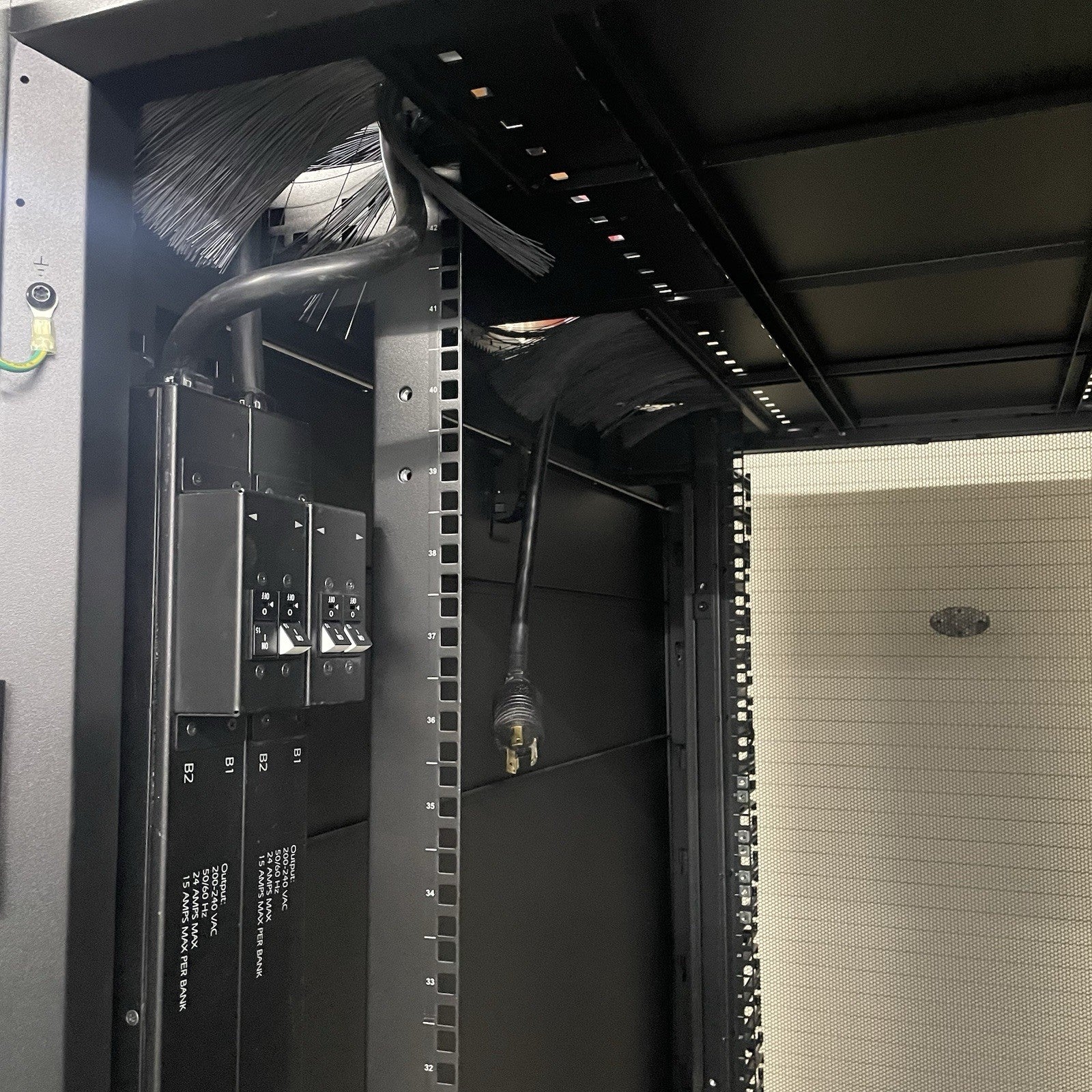 APC E242296 NetShelter SX 42U Server Rack 19" Enclosure Cabinet No Key