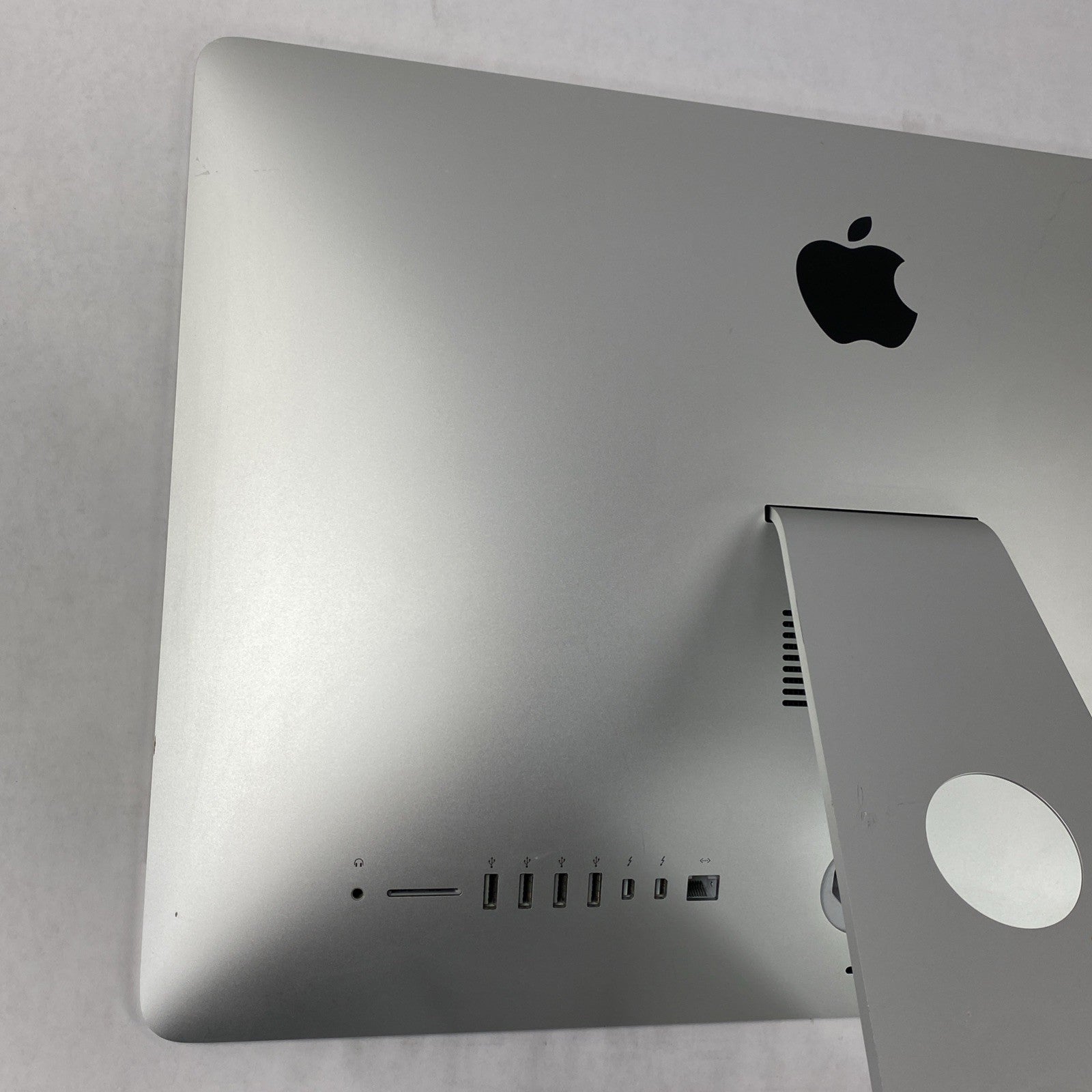 Apple A1418 iMac 21.5" 2015 1.6 GHz Core i5 8 GB RAM 1TB HDD macOS 12.7.6