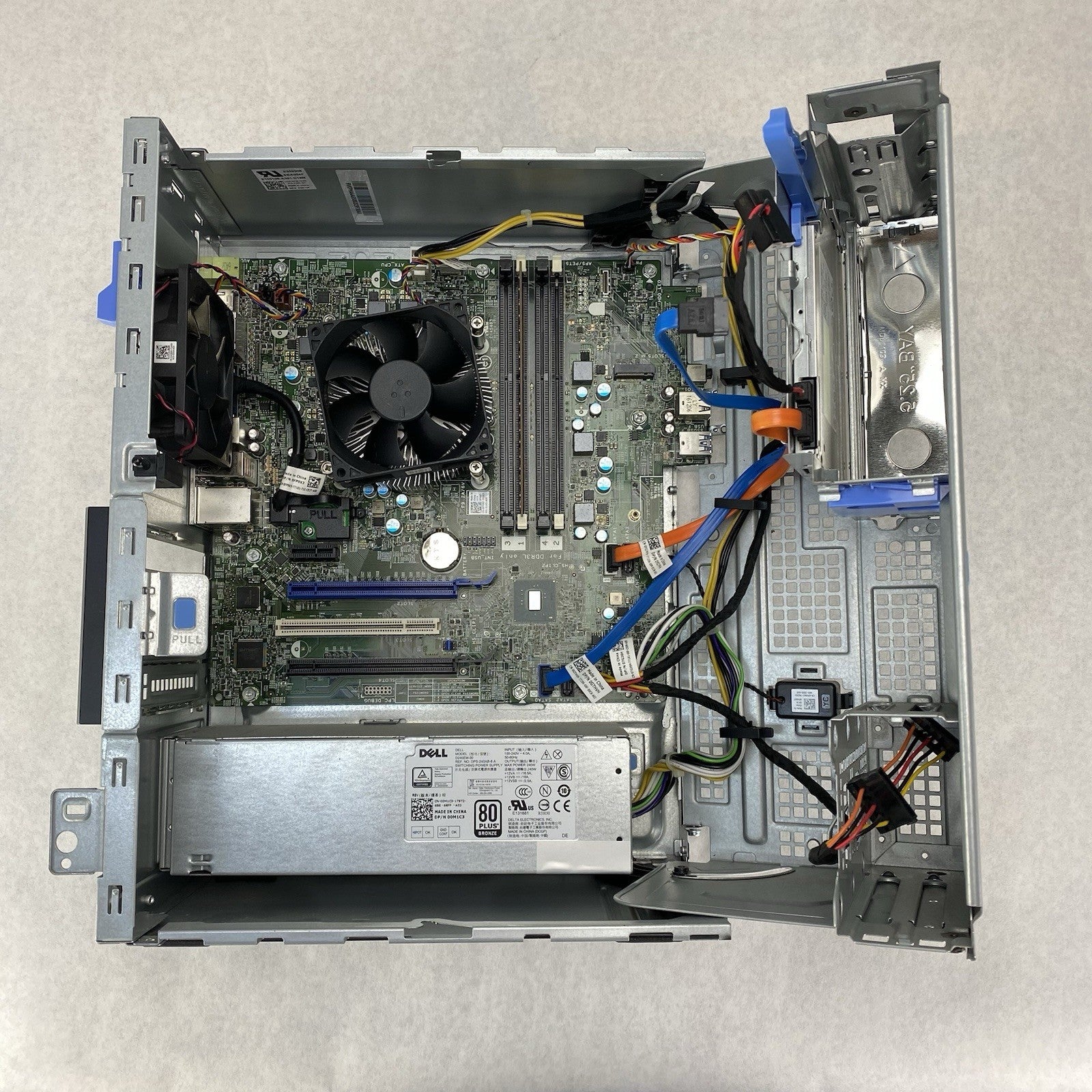 Lenovo ThinkCentre M900 SFF Intel Core i7-6700 3.4GHz 8GB RAM No HDD No OS