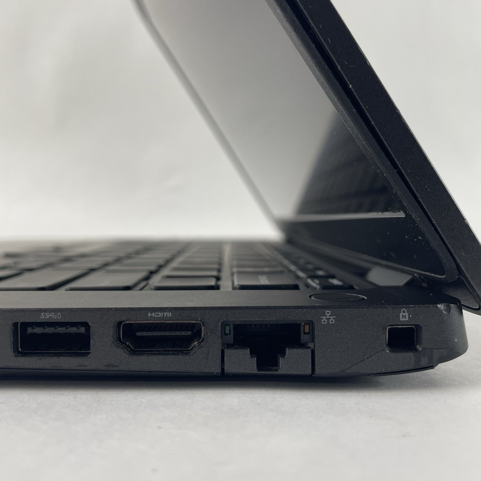 Dell Latitude 5400 14" i5-8365U 1.60 GHz 8 GB RAM No SSD/OS/AC/Batt- Bad Bottom9