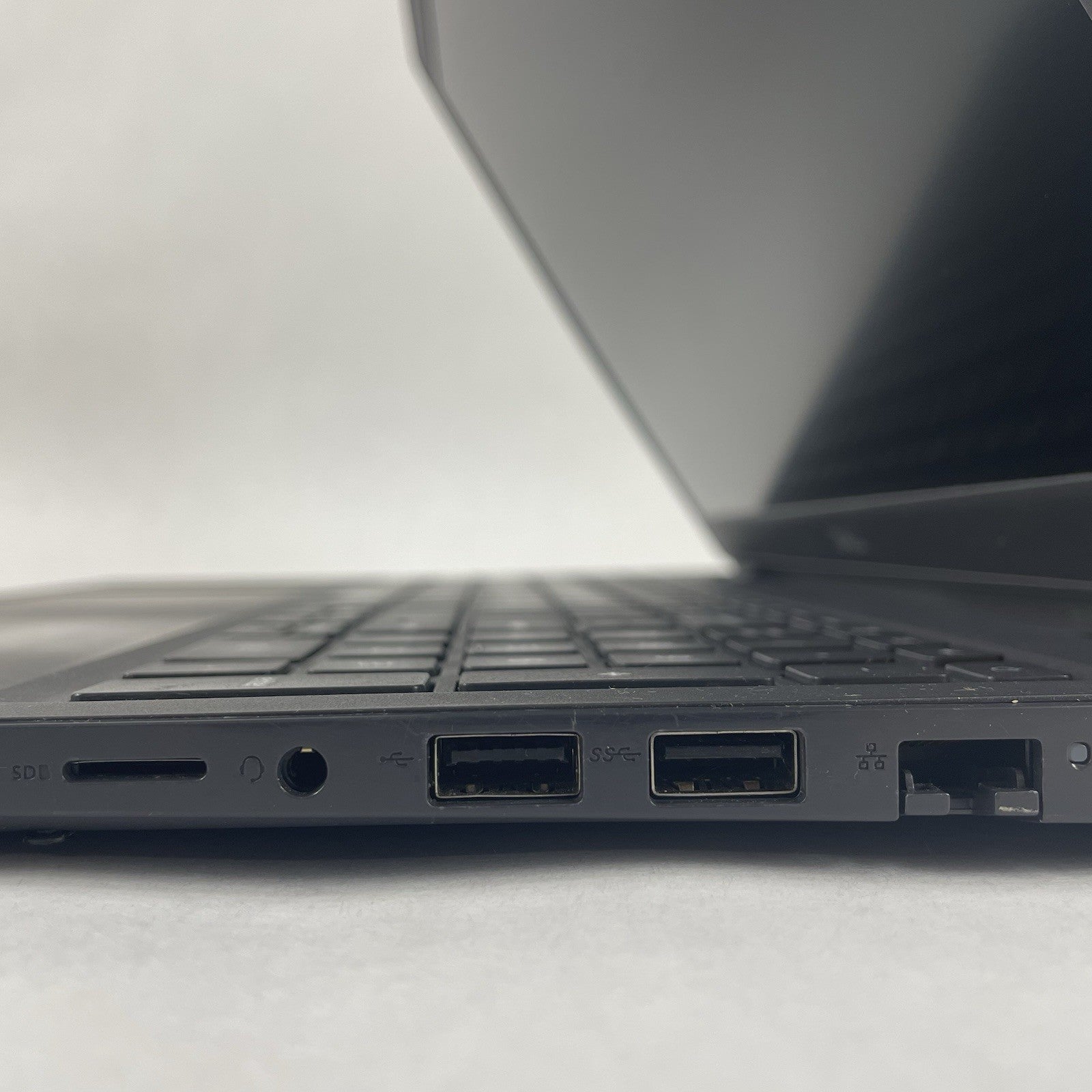 Dell Latitude 3510 15.6" i7-10510U 1.80 GHz 8 GB RAM No SSD/OS/AC/Batt7