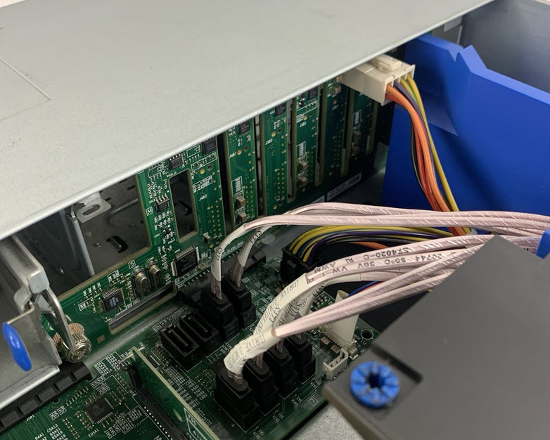 Intel SR2625 Server S5520UR Server 2x Xeon X5650 2.67 GHz 32 GB Ram No OS NO HDD