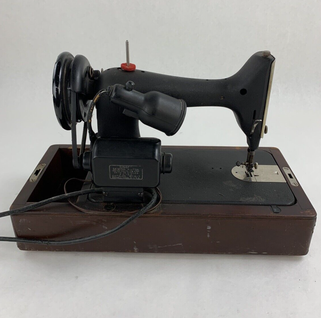Singer Sewing Machine 15-7 Powers On Motor Runs Dried Belts