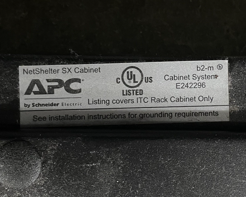 APC AR3104 Server Rack Enclosure w/ Keys