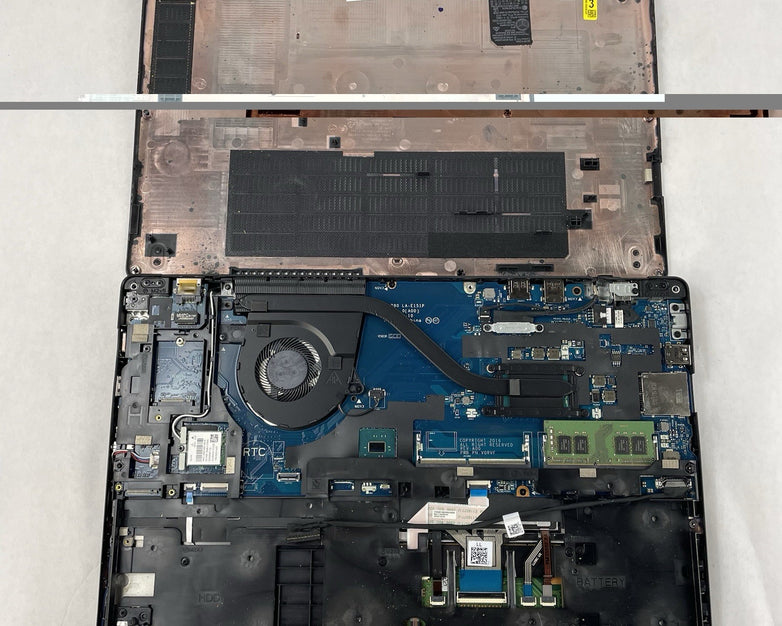 Dell Latitude 5580 15.6" i5-7440HQ 2.8GHz 8GB RAM No SSD/OS/AC - Bad Hinge Cover