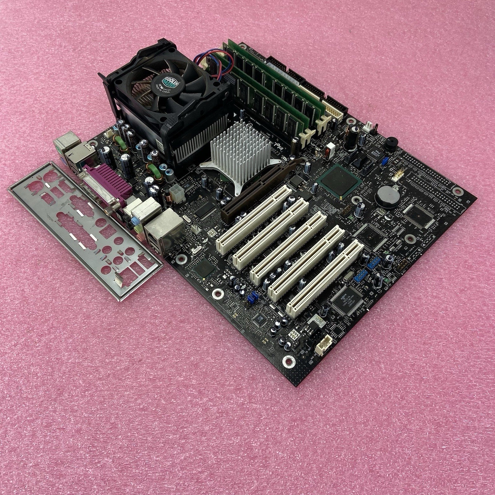Intel D865PERL Motherboard Intel Pentium 4 2.8GHz 2.5GB RAM w/IO Shield0