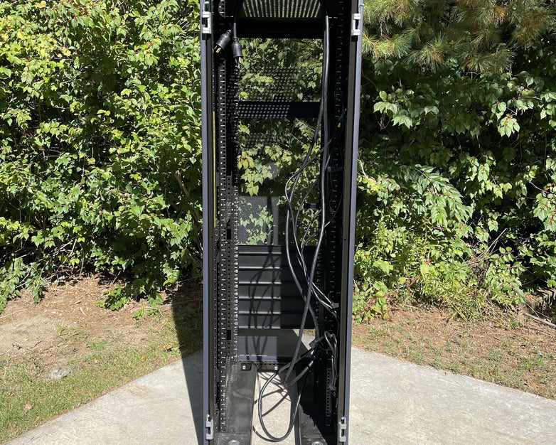 Dell PowerEdge 4210 42U Server Rack Cabinet 0GJ575 w/Sides & PDUs- No Back Panel