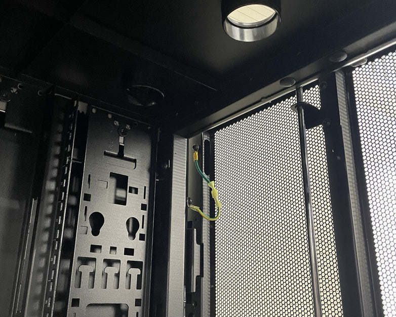 APC AR3104 Server Rack Enclosure w/ Keys
