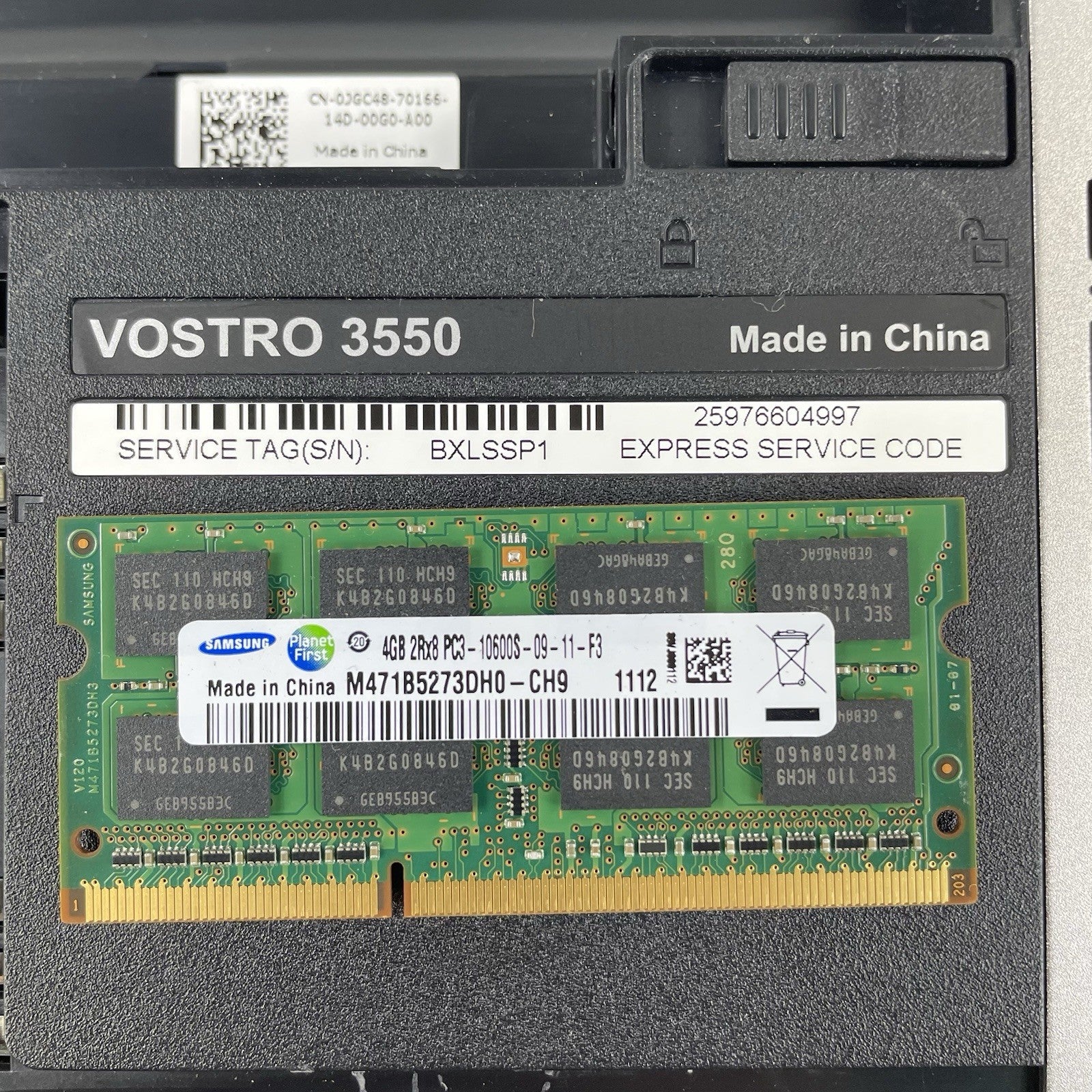 Dell Vostro 3550 15.6" i3-2310M 2.10 GHz 4 GB RAM No SSD/OS/AC/Battery - Dents17