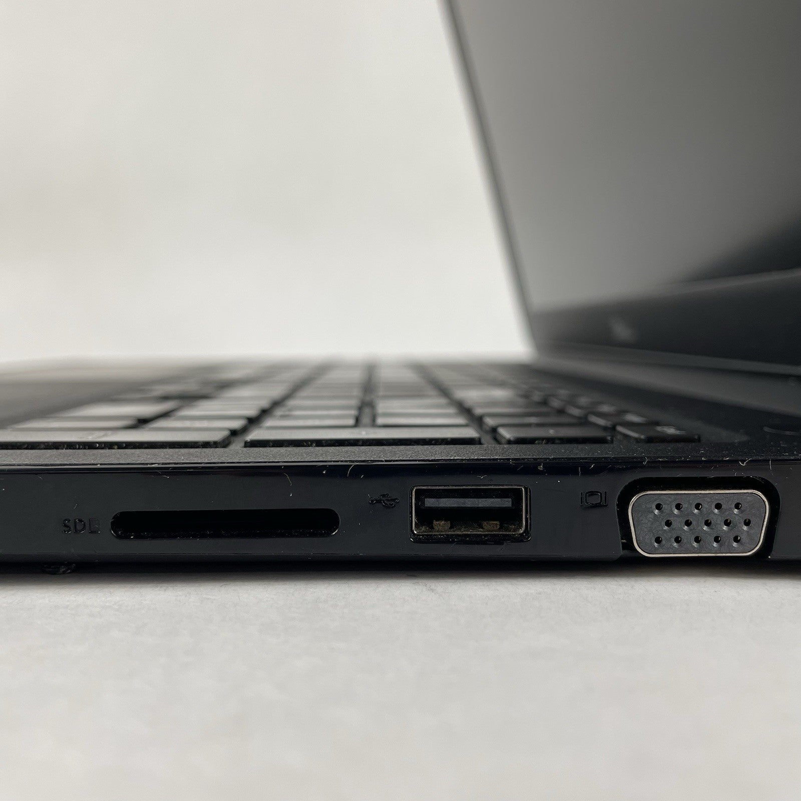 Dell Latitude 3500 15.6" i5-8265U 1.60 GHz 8 GB RAM No SSD/OS/AC - Worn Keys7