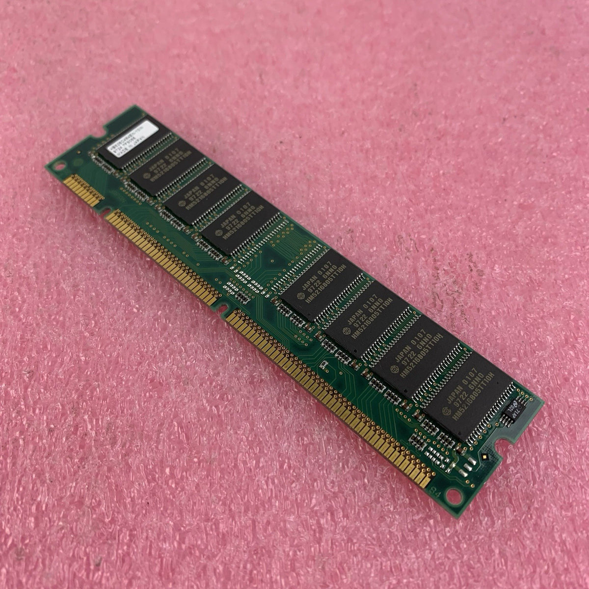 Hitachi HB526C464EN-10IN 32MB Desktop SDRAM 9724 7F30550