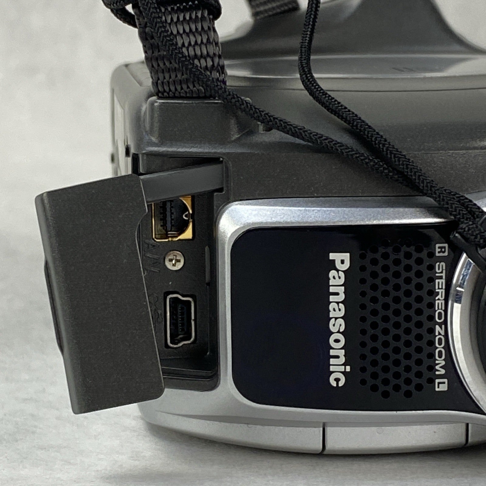 Panasonic VDR-D100 8cm Mini DVD Digital Camcorder - Parts or Repair7