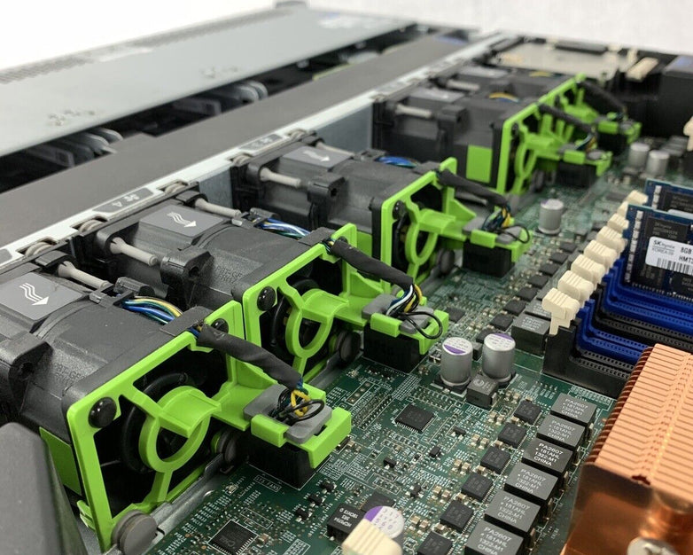 Cisco UCSC-C220-M3S V01 Xeon E5-2609 2.40 GHz  32 GB RAM No OS No HDD