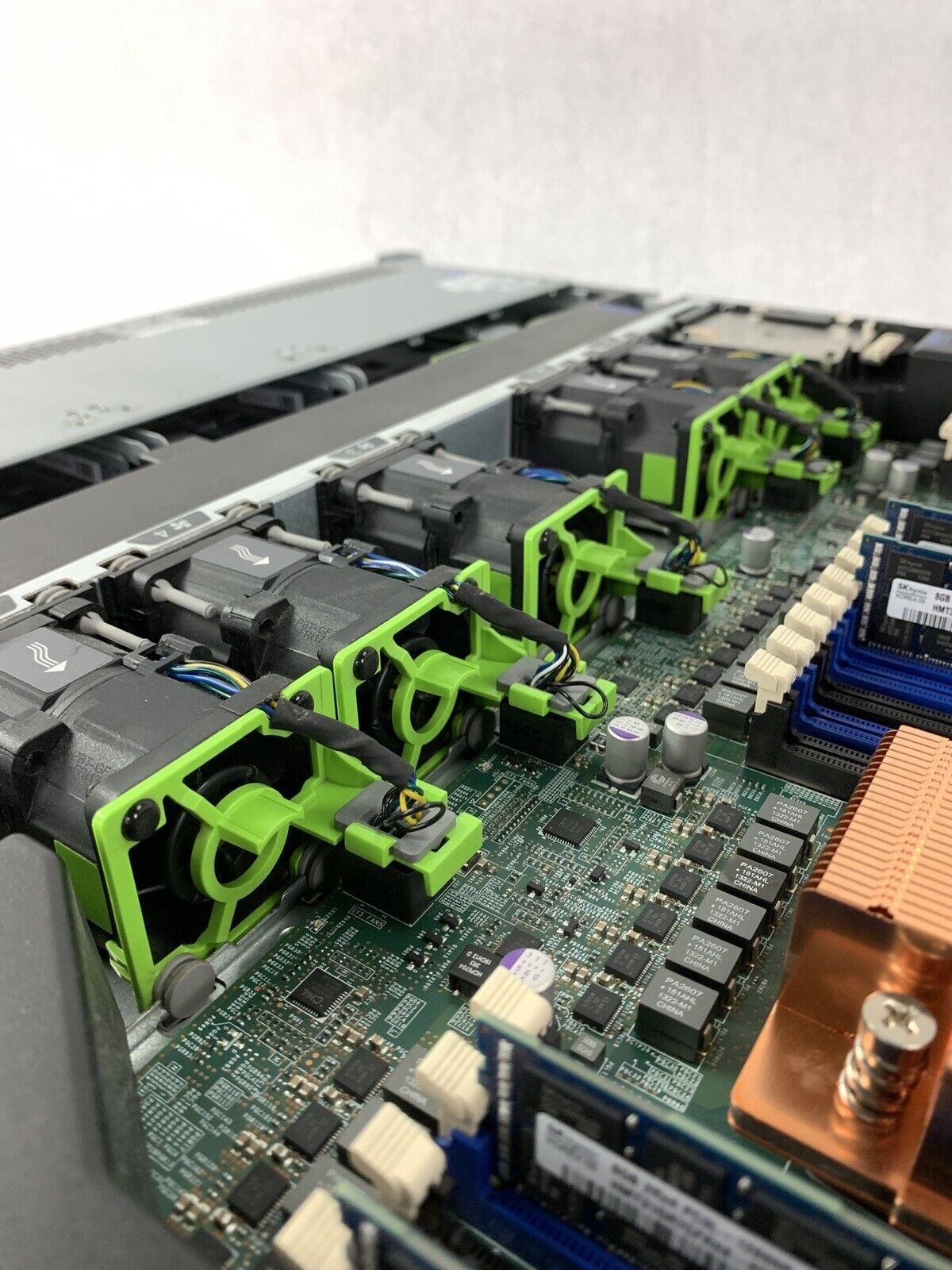 Cisco UCSC-C220-M3S V01 Xeon E5-2609 2.40 GHz  32 GB RAM No OS No HDD