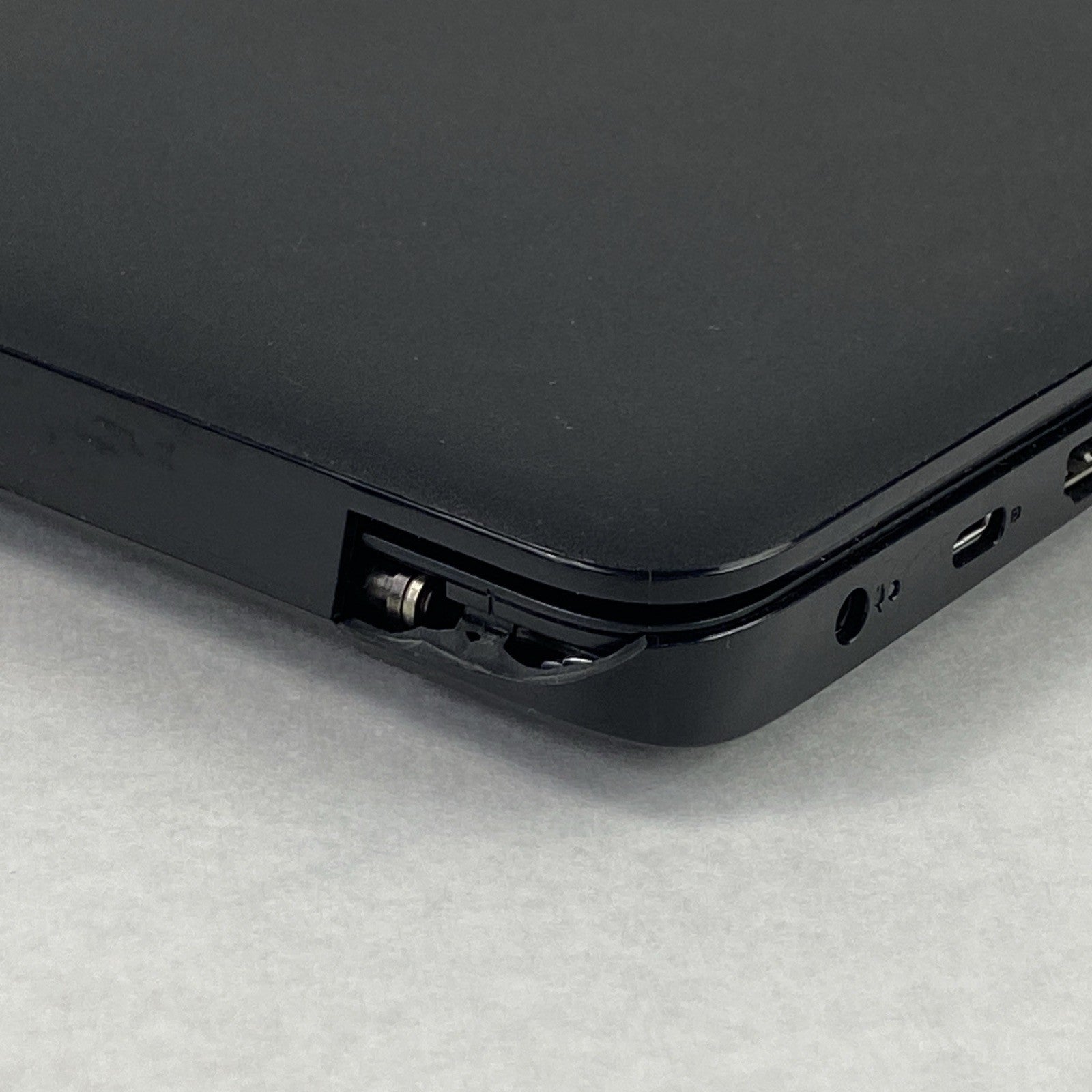Dell Latitude 3500 Intel Core i5-8265U 1.60 GHz 8 GB RAM 15.6" No HDD No OS